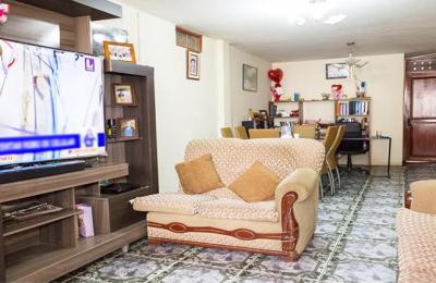 VENTA DE CASA DE 3 PISOS EN LA URB. LA PRIMAVERA